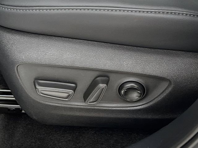 New 2025 Toyota Highlander Limited image 13