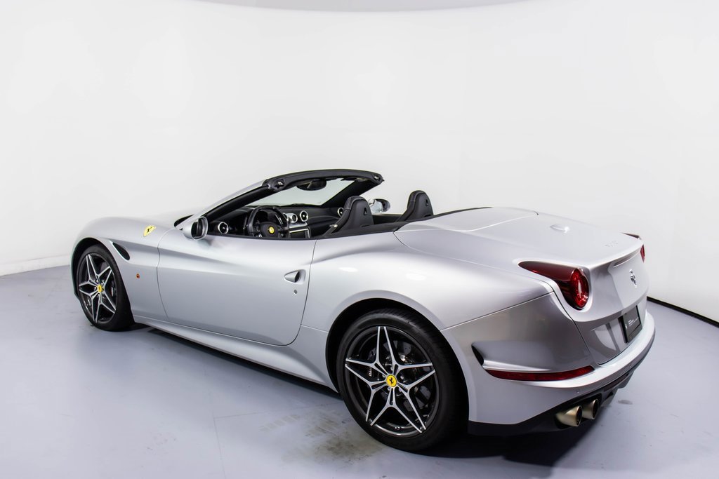 Used 2016 Ferrari California T image 8