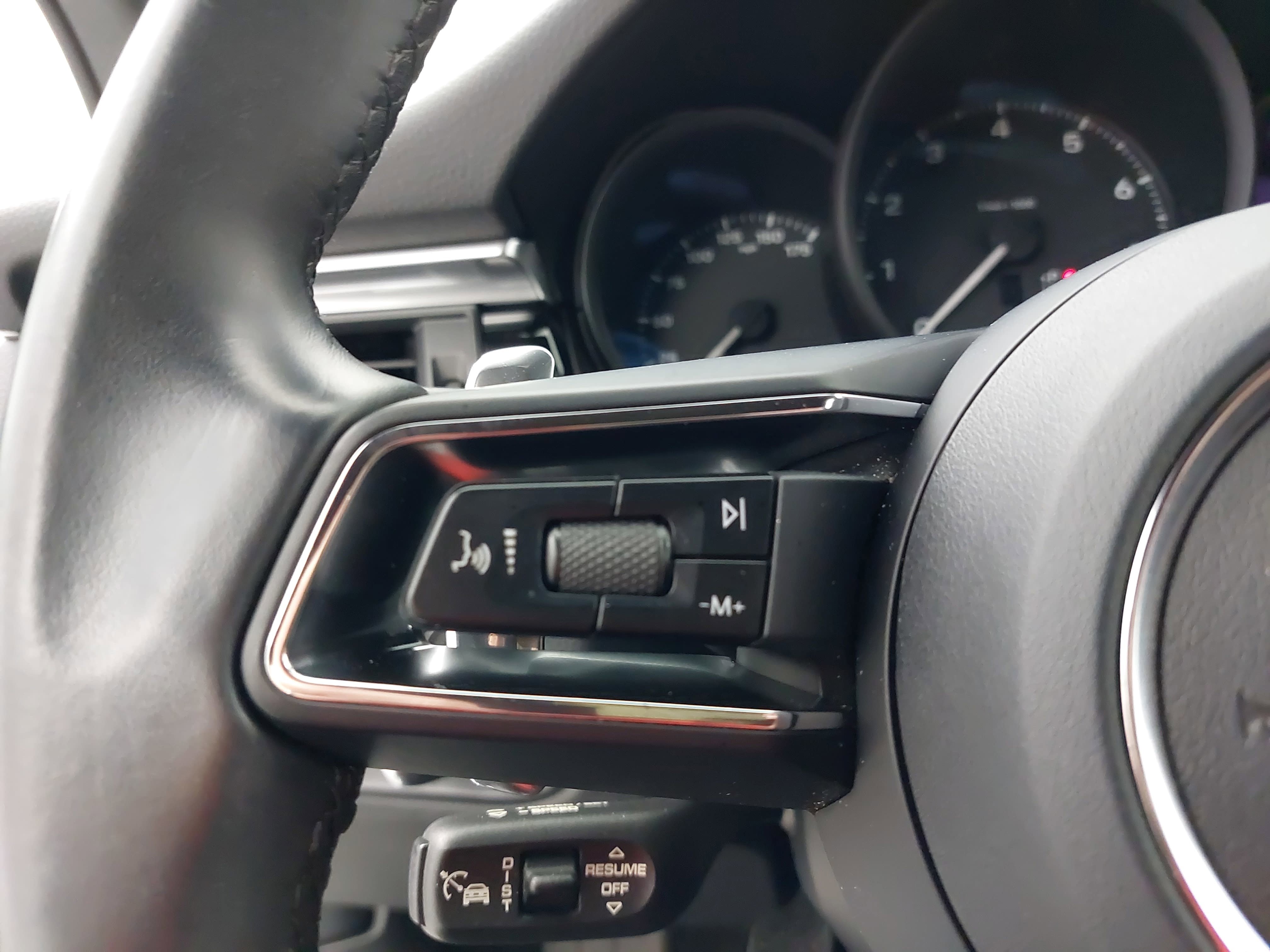 Certified 2023 Porsche Macan AWD/4WD image 19