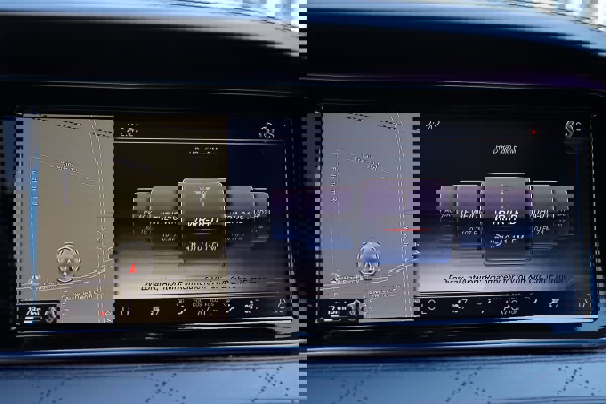 Used 2015 Mercedes-Benz S 63 AMG 4MATIC Sedan w/ Driver Assistance Package image 36