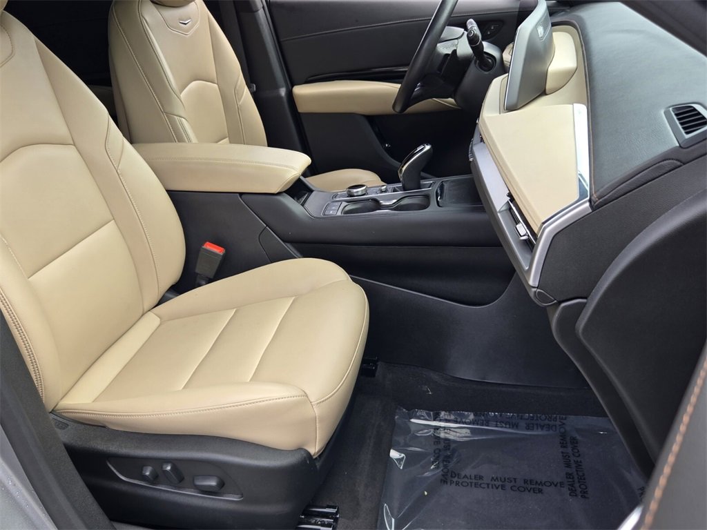 Used 2024 Cadillac XT4 Luxury w/ Cold Weather Package image 18