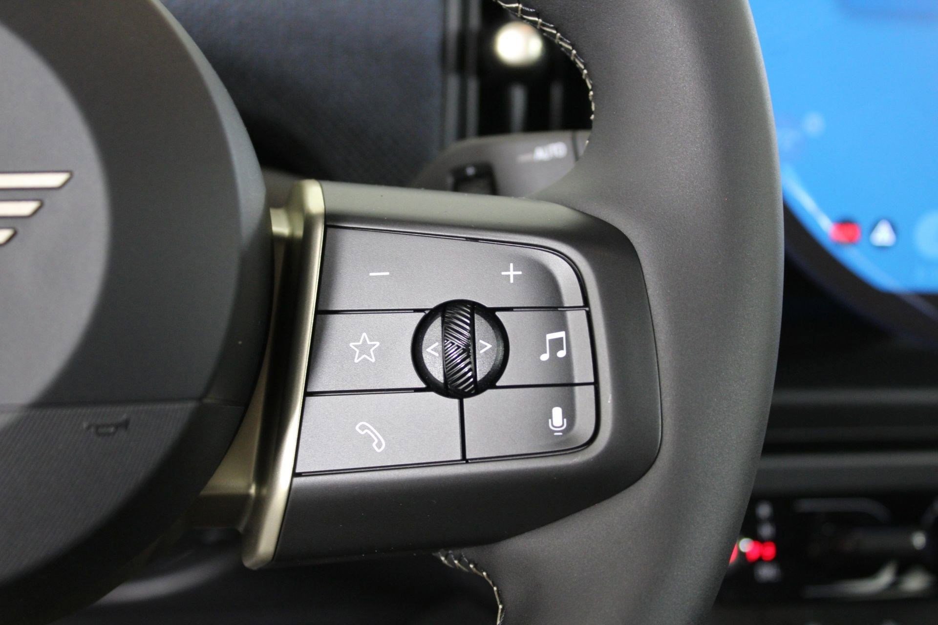 Used 2026 MINI Cooper 4-Door Hardtop FWD image 26