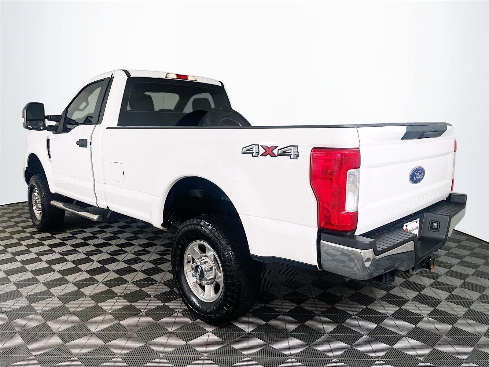 Used 2018 Ford F250 XL w/ Power Equipment Group AWD/4WD image 6