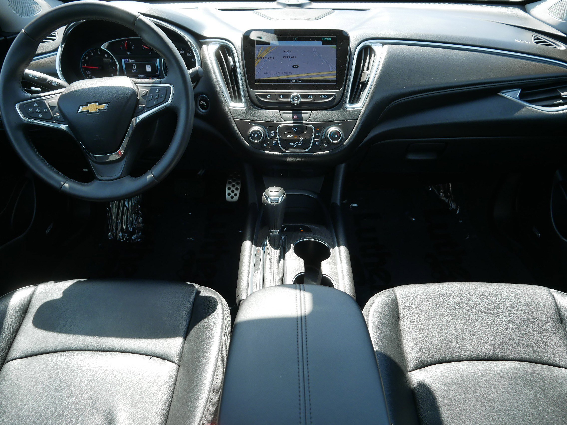 Used 2017 Chevrolet Malibu LT w/ Leather Package FWD image 10