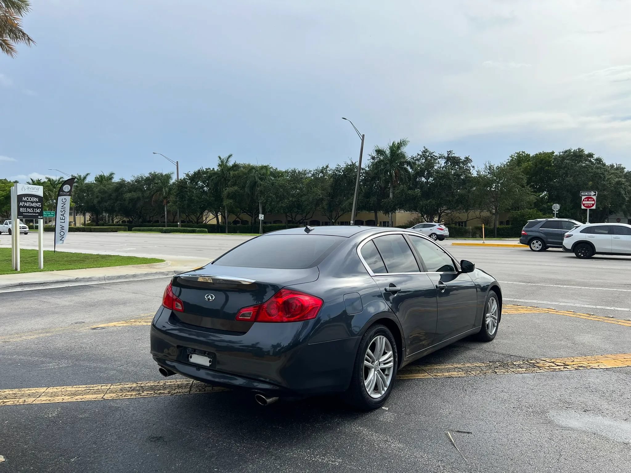 Used 2010 INFINITI G37 Sedan RWD image 4