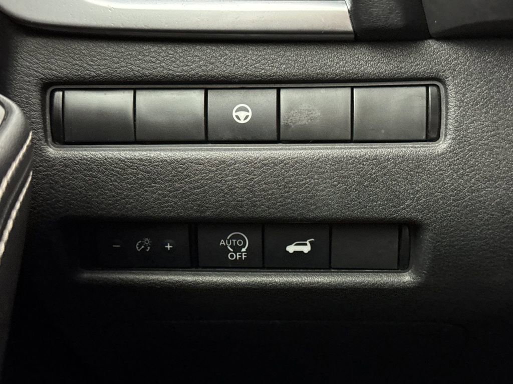 Used 2024 Nissan Rogue SV image 27