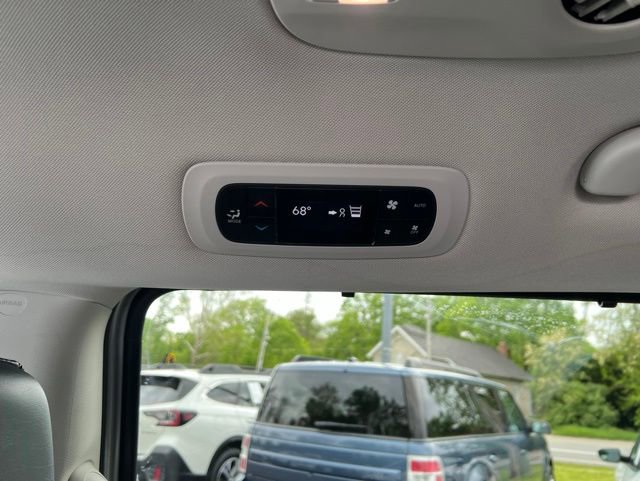 Used 2023 Chrysler Pacifica Touring-L FWD image 18
