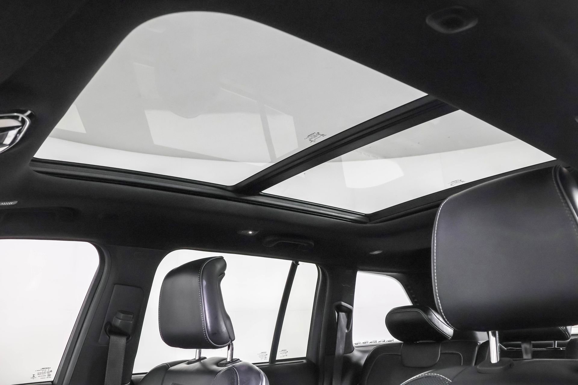 Used 2022 Jeep Grand Cherokee Overland w/ Luxury Tech Group IV image 13