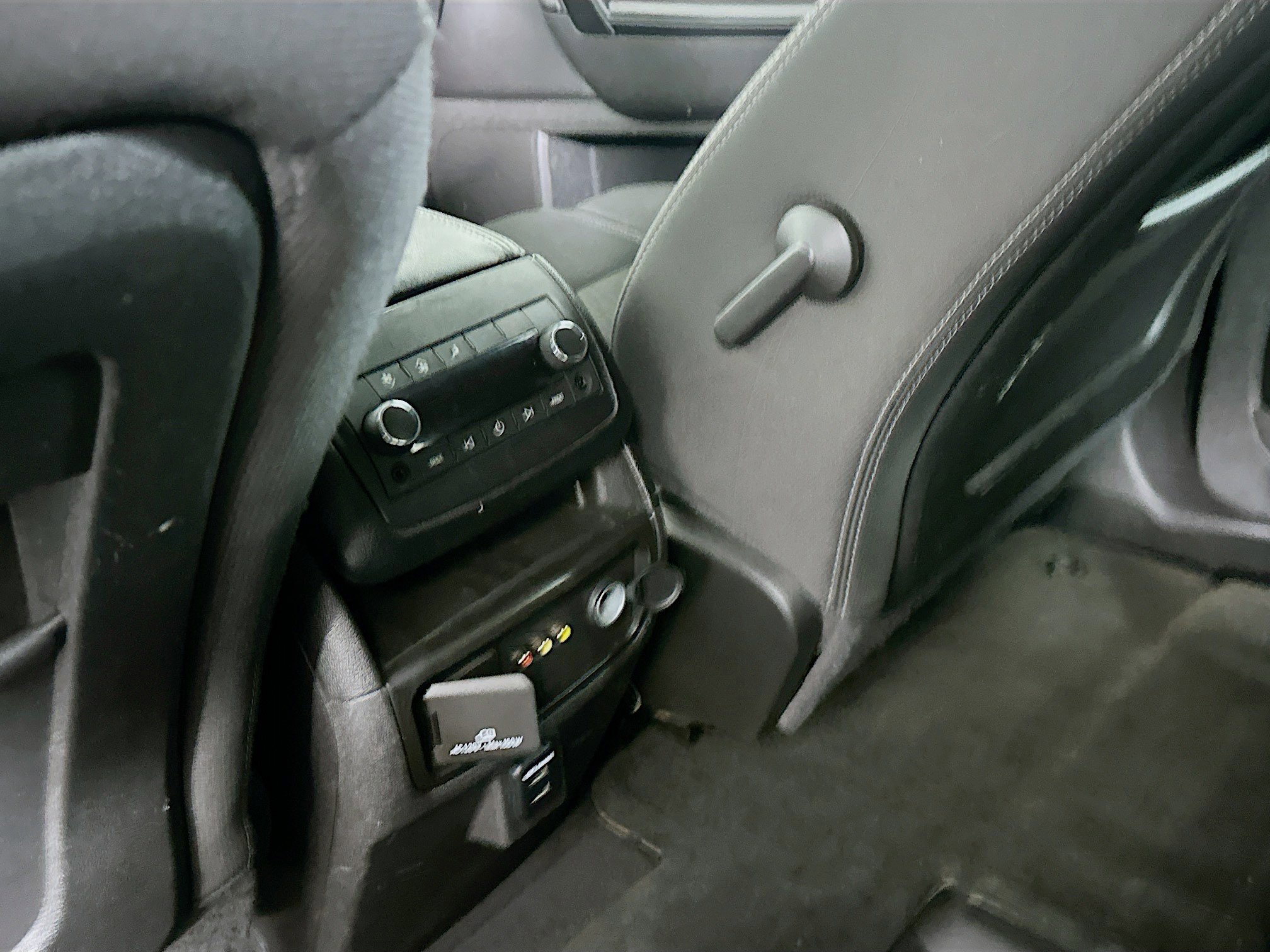 Used 2014 GMC Acadia SLE FWD image 26