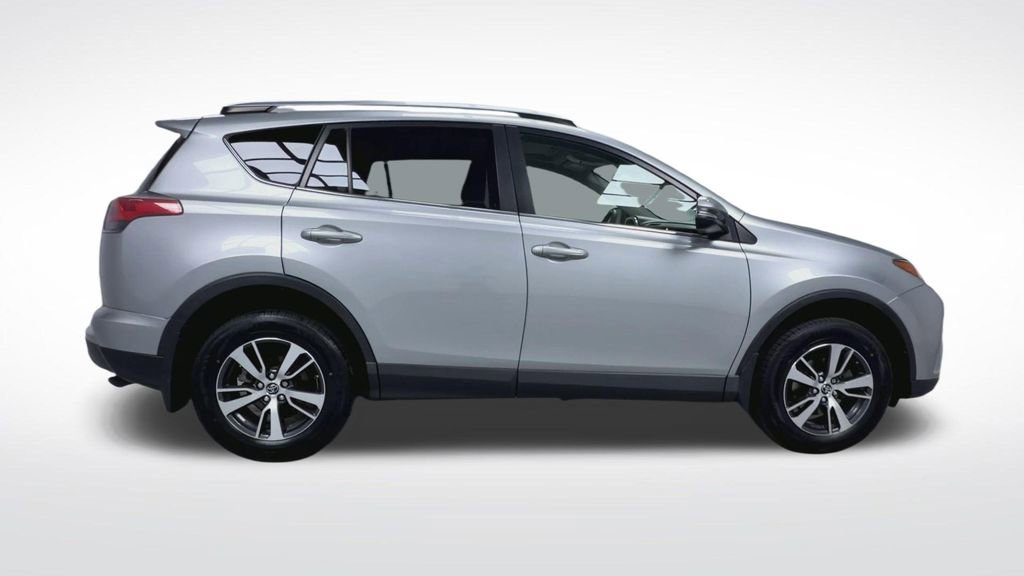 Used 2018 Toyota RAV4 XLE AWD/4WD image 9
