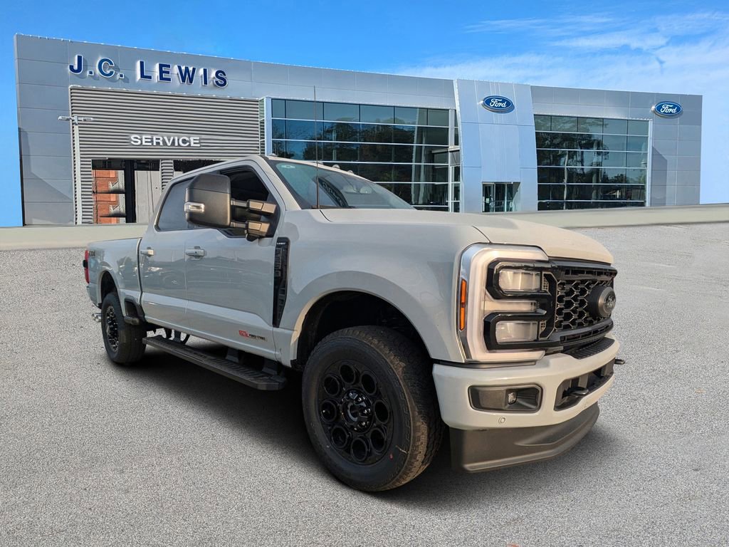 New 2026 Ford F350 Lariat w/ Black Appearance Package