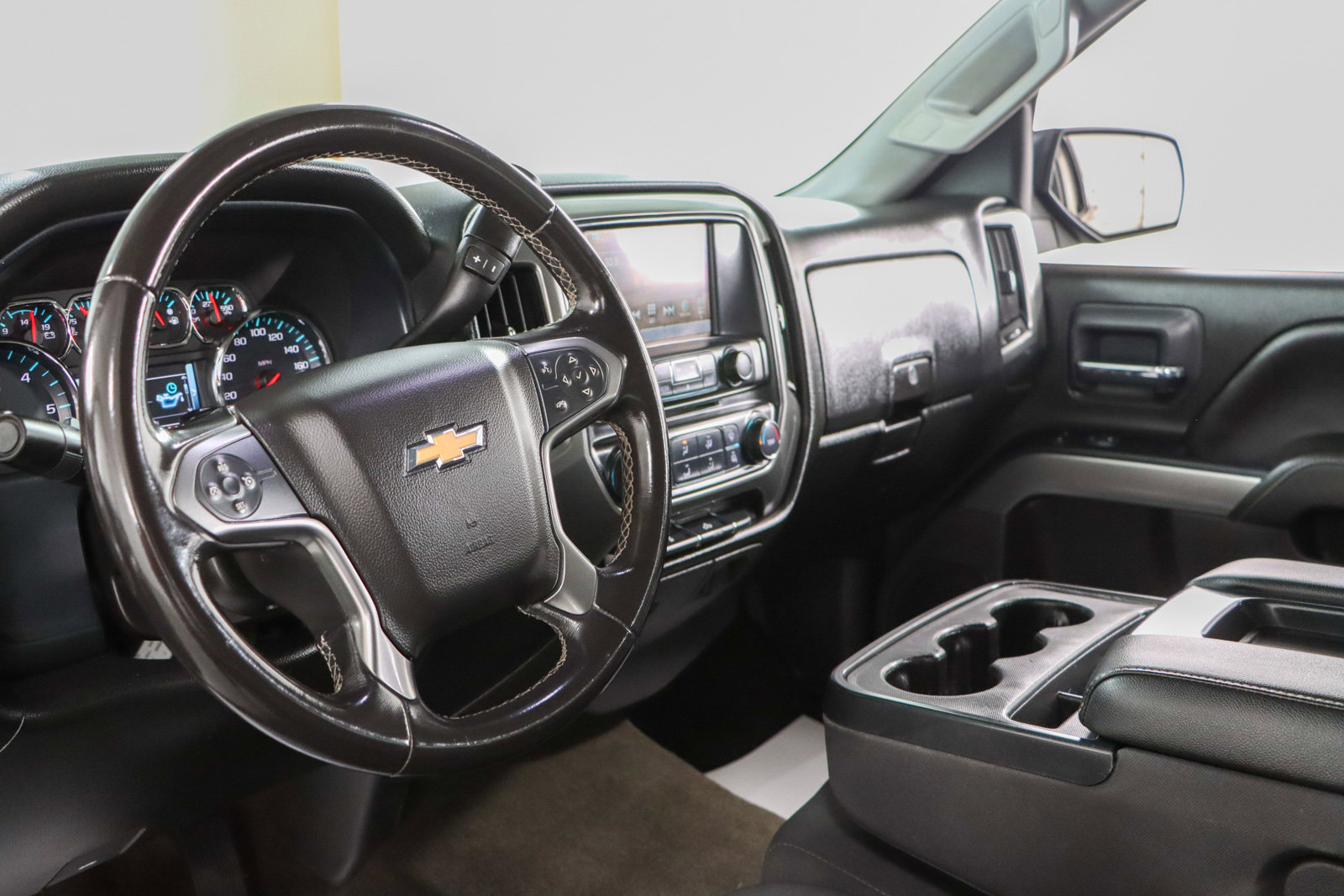 Used 2018 Chevrolet Silverado 1500 LT AWD/4WD image 23