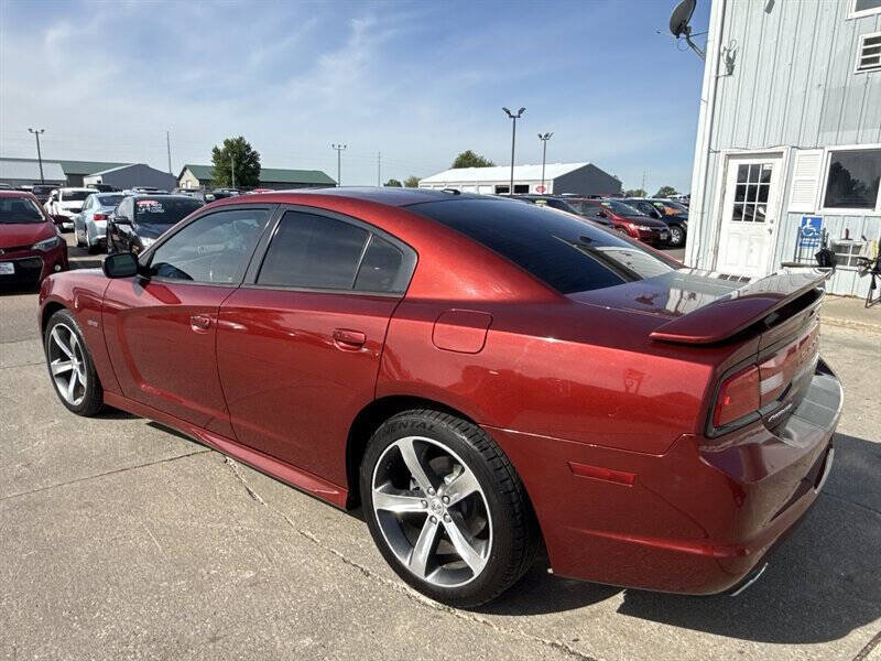 Used 2014 Dodge Charger SXT RWD image 4
