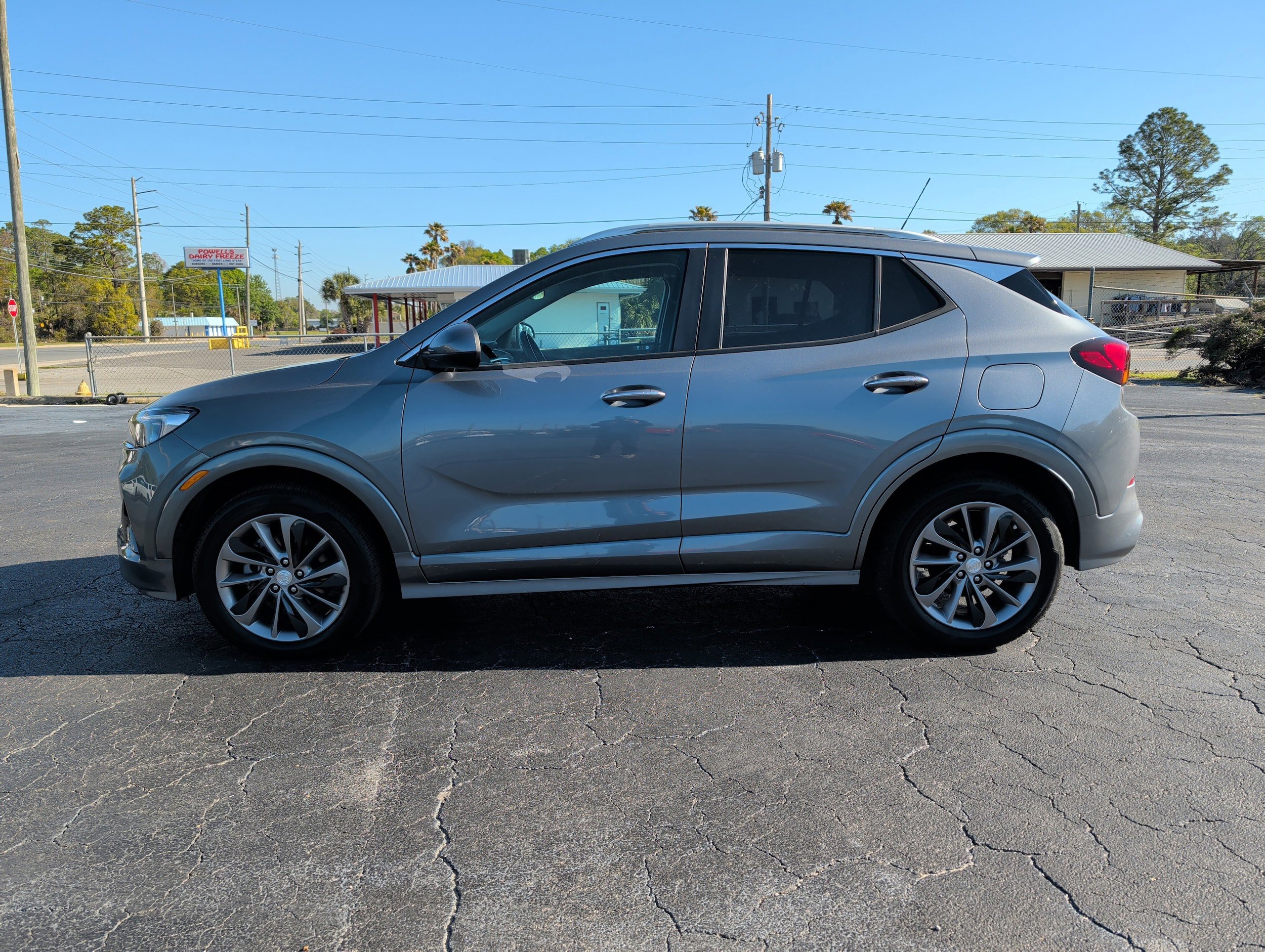 Used 2022 Buick Encore GX Select w/ Sport Touring Package image 5