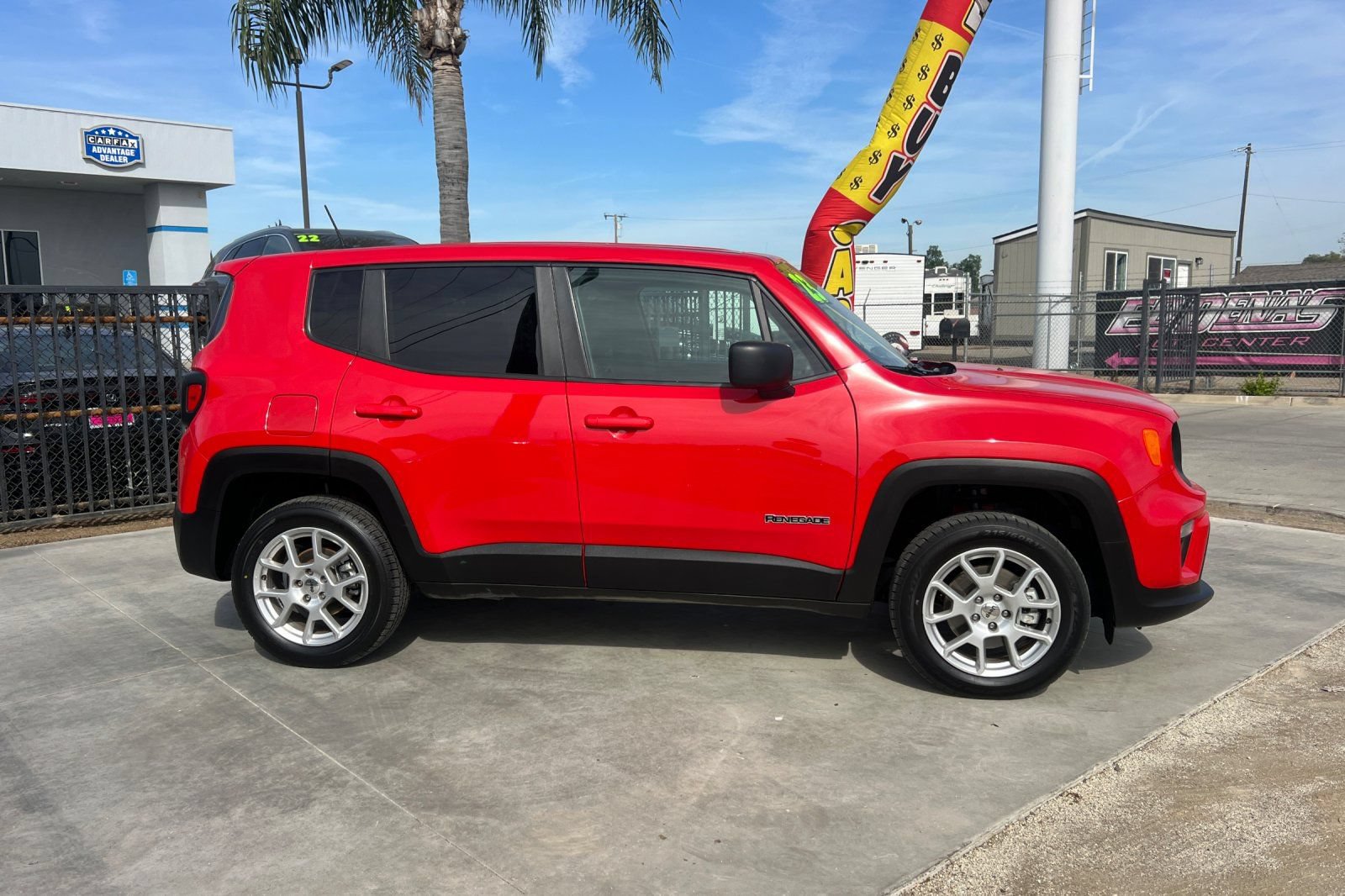 Used 2023 Jeep Renegade Latitude AWD/4WD image 3