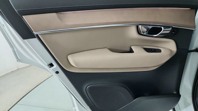 New 2026 Volvo XC90 B6 Plus w/ Protection Package Premier AWD/4WD image 28