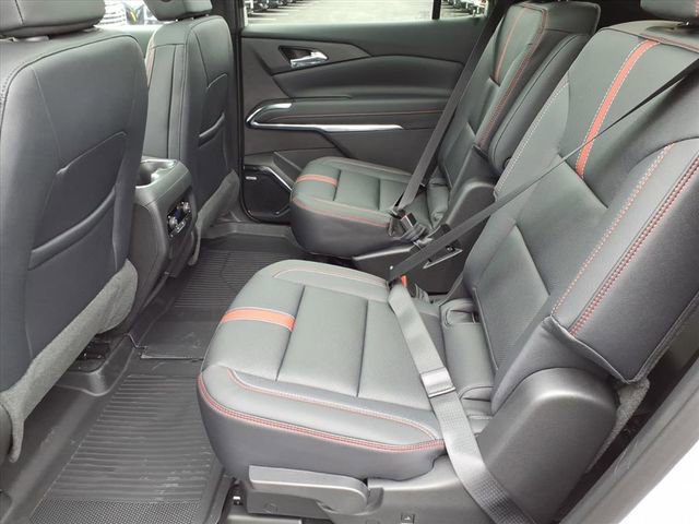 New 2026 Chevrolet Traverse RS w/ LPO, Floor Liner Package AWD/4WD image 9