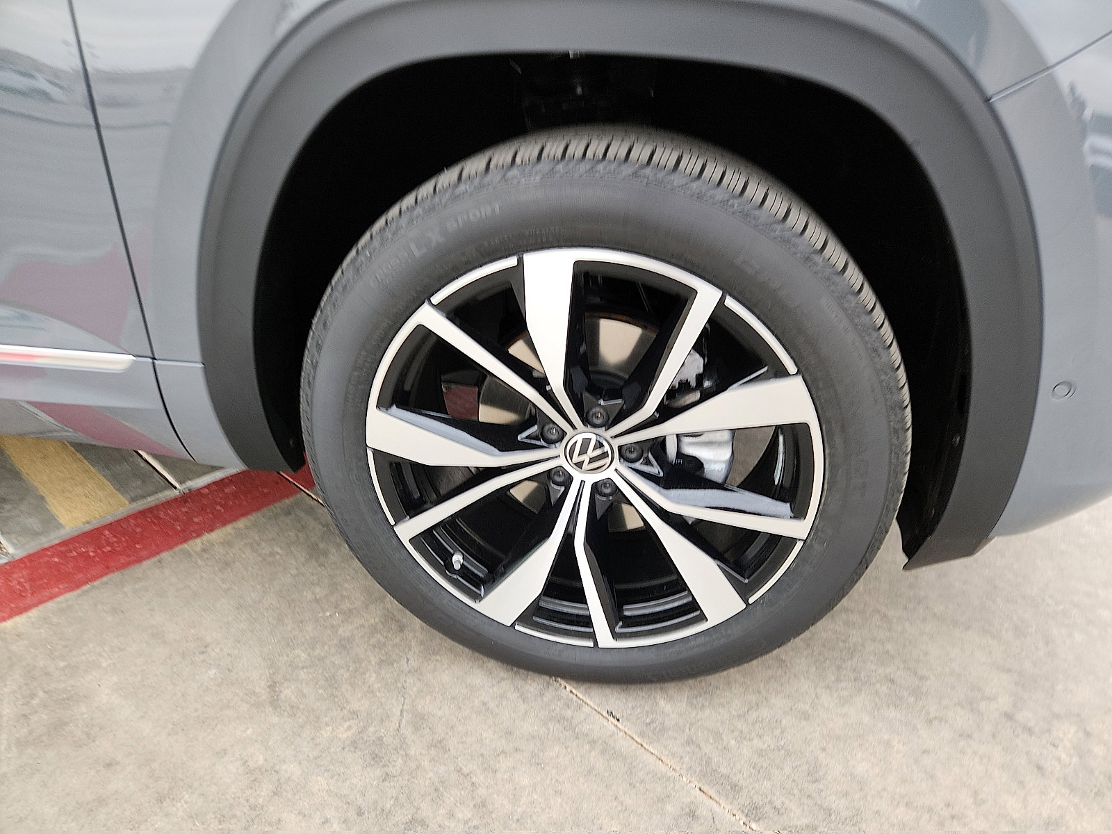 New 2026 Volkswagen Atlas SEL Premium R-Line image 9