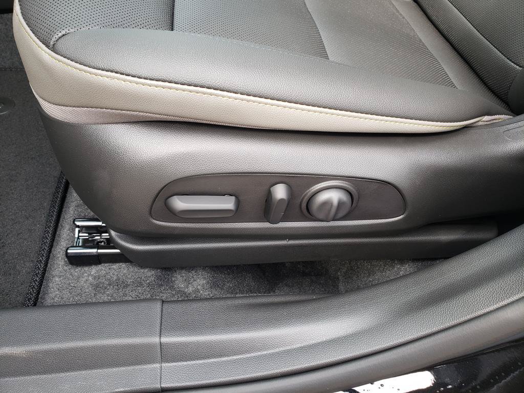 New 2026 Chevrolet Trax ACTIV w/ Sunroof Package FWD image 26