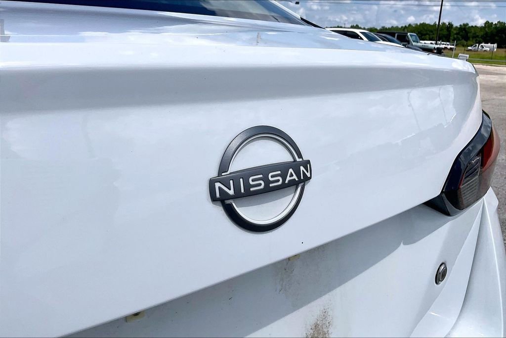 Used 2023 Nissan Versa S FWD image 27
