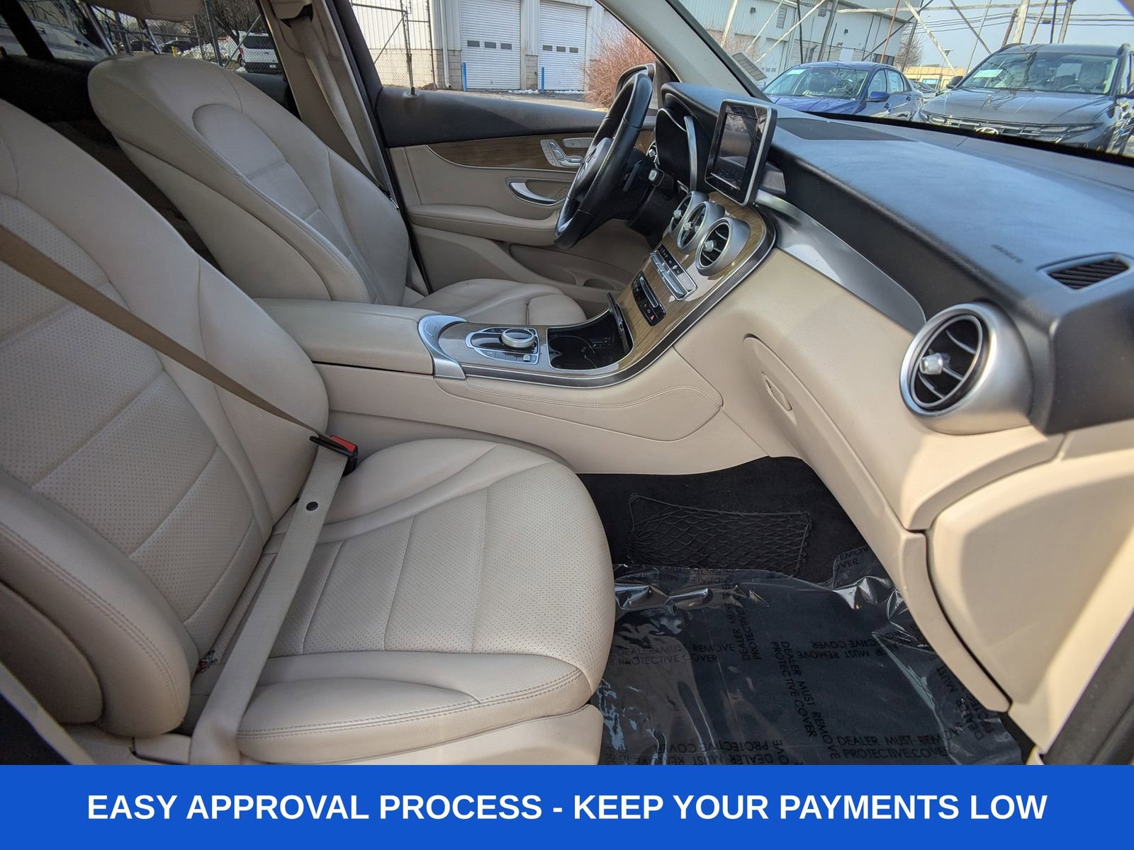 Used 2019 Mercedes-Benz GLC 300 4MATIC w/ Premium Package image 14