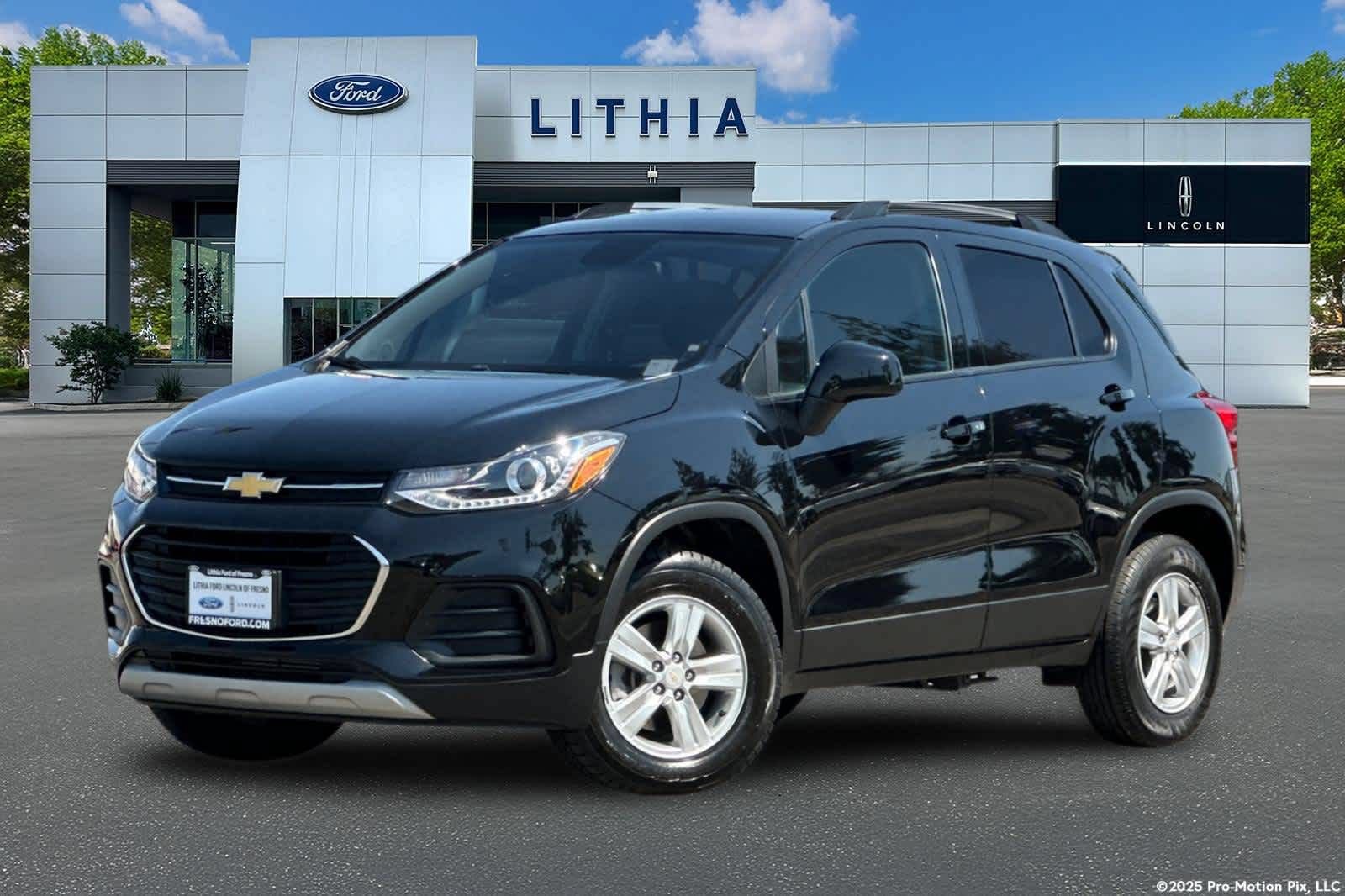 Used 2022 Chevrolet Trax LT w/ LT Convenience Package AWD/4WD image 1