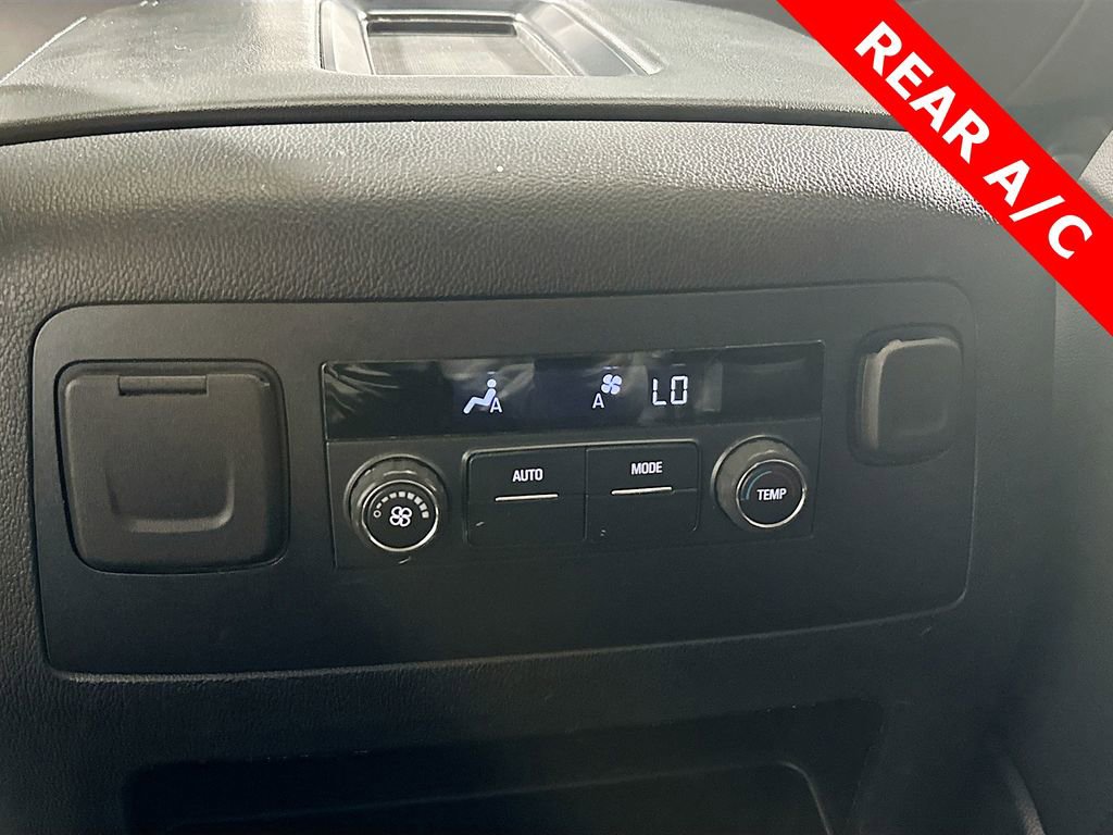 Used 2020 Chevrolet Suburban LT image 27