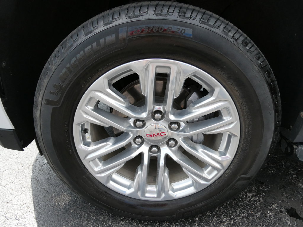 Certified 2024 GMC Yukon SLT w/ SLT Luxury Package AWD/4WD image 11
