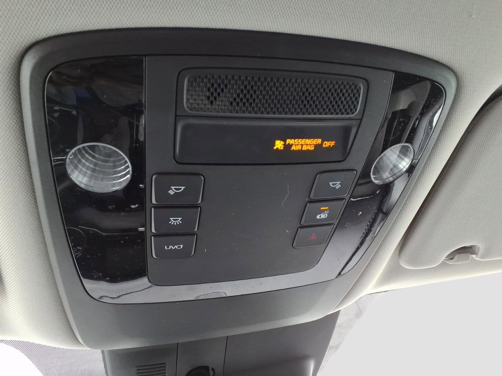 Used 2022 Kia Carnival EX image 28