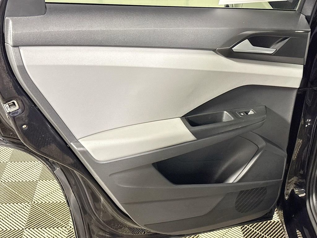 Used 2022 Volkswagen Taos SE w/ Panoramic Sunroof Package AWD/4WD image 20