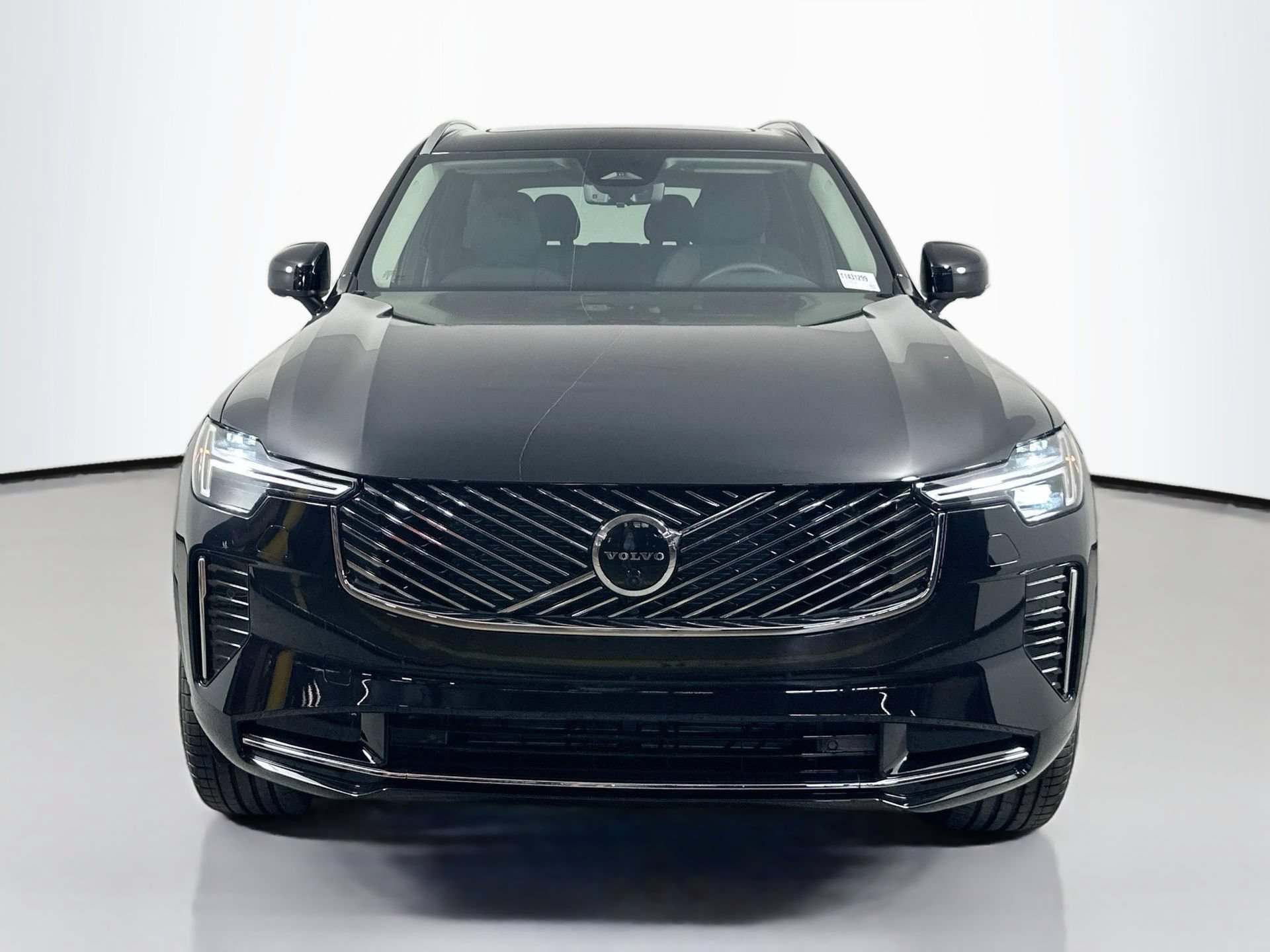 New 2026 Volvo XC90 B5 Plus w/ Protection Package Premier AWD/4WD image 2