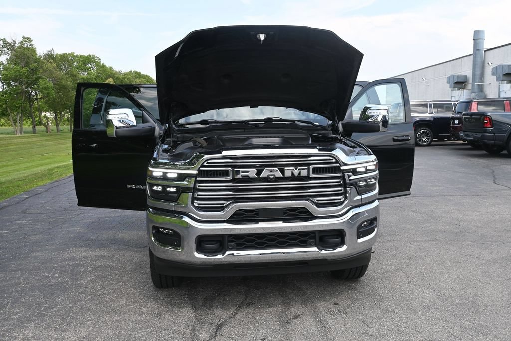 Used 2025 RAM 2500 Laramie AWD/4WD image 60