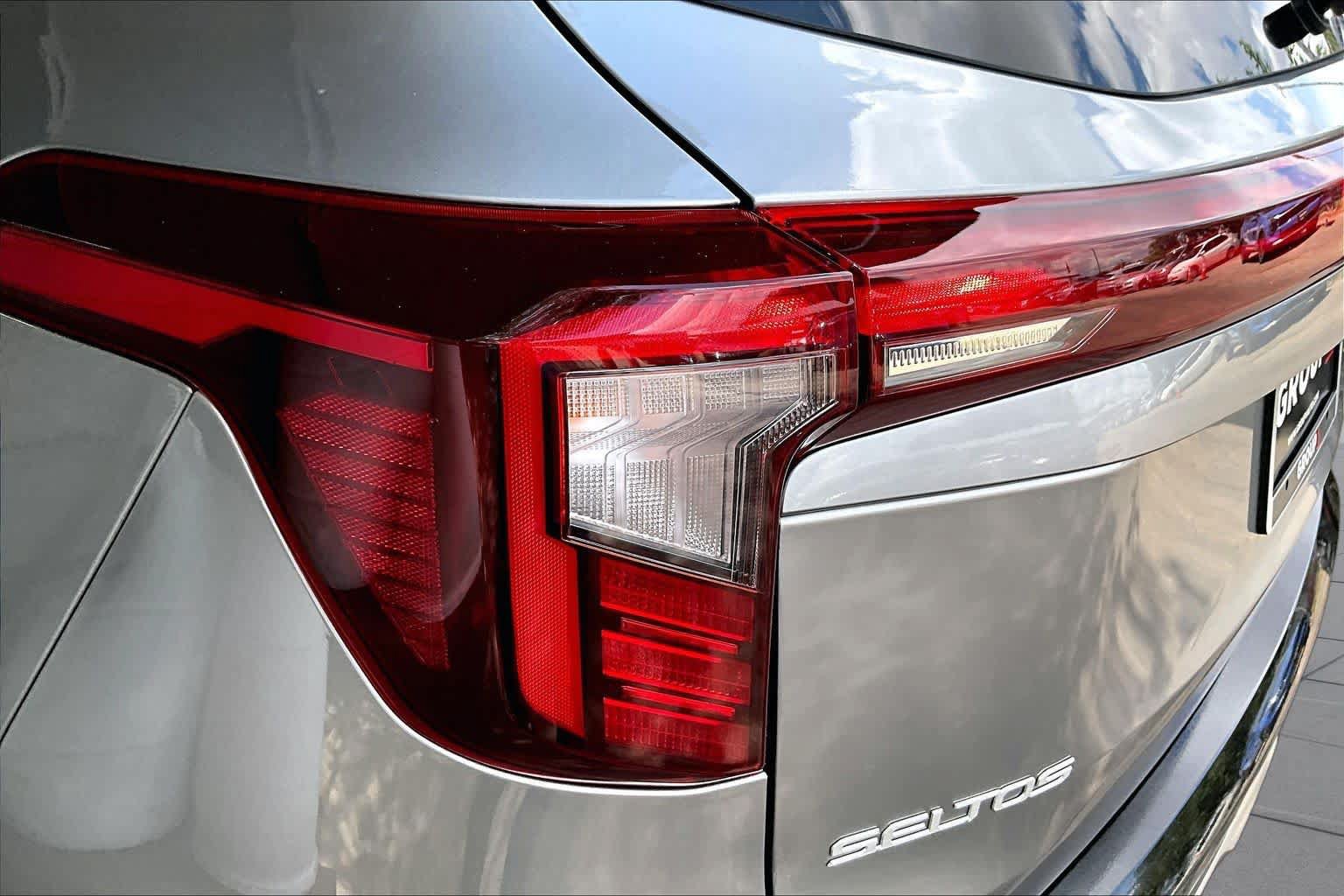Certified 2025 Kia Seltos SX w/ SX Sunroof Package AWD/4WD image 28