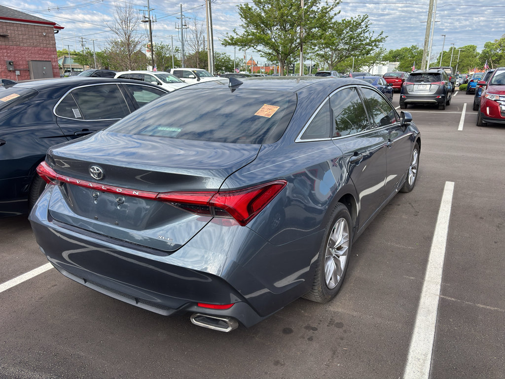 Certified 2019 Toyota Avalon XLE w/ Moonroof Package FWD image 4