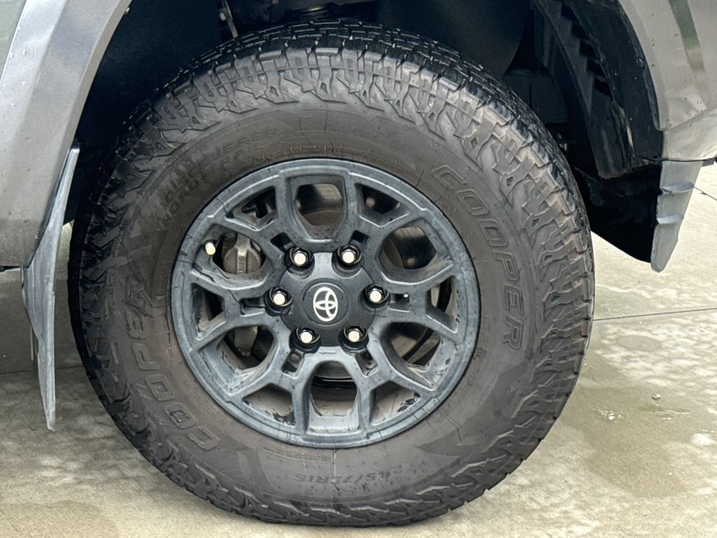 Used 2019 Toyota Tacoma SR5 RWD image 11