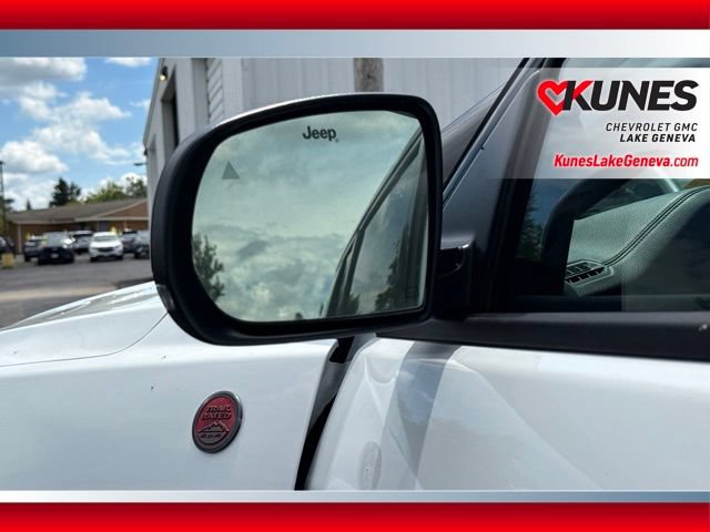 Used 2025 Jeep Compass Trailhawk AWD/4WD image 16
