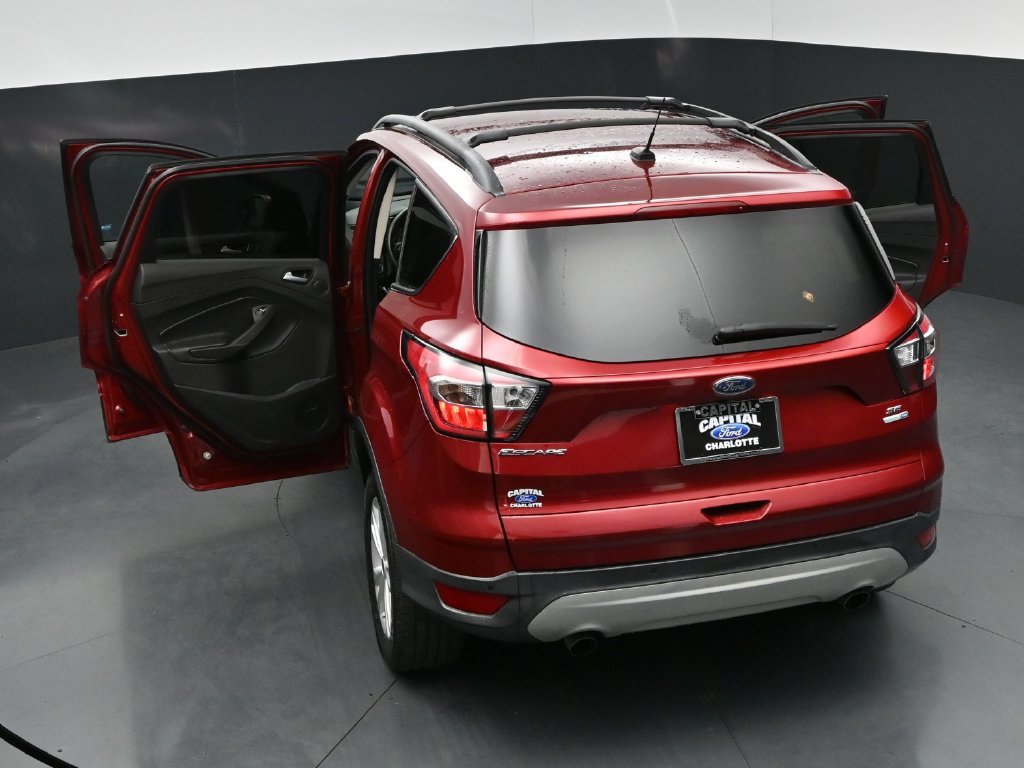 Used 2017 Ford Escape SE w/ Equipment Group 201A AWD/4WD image 33