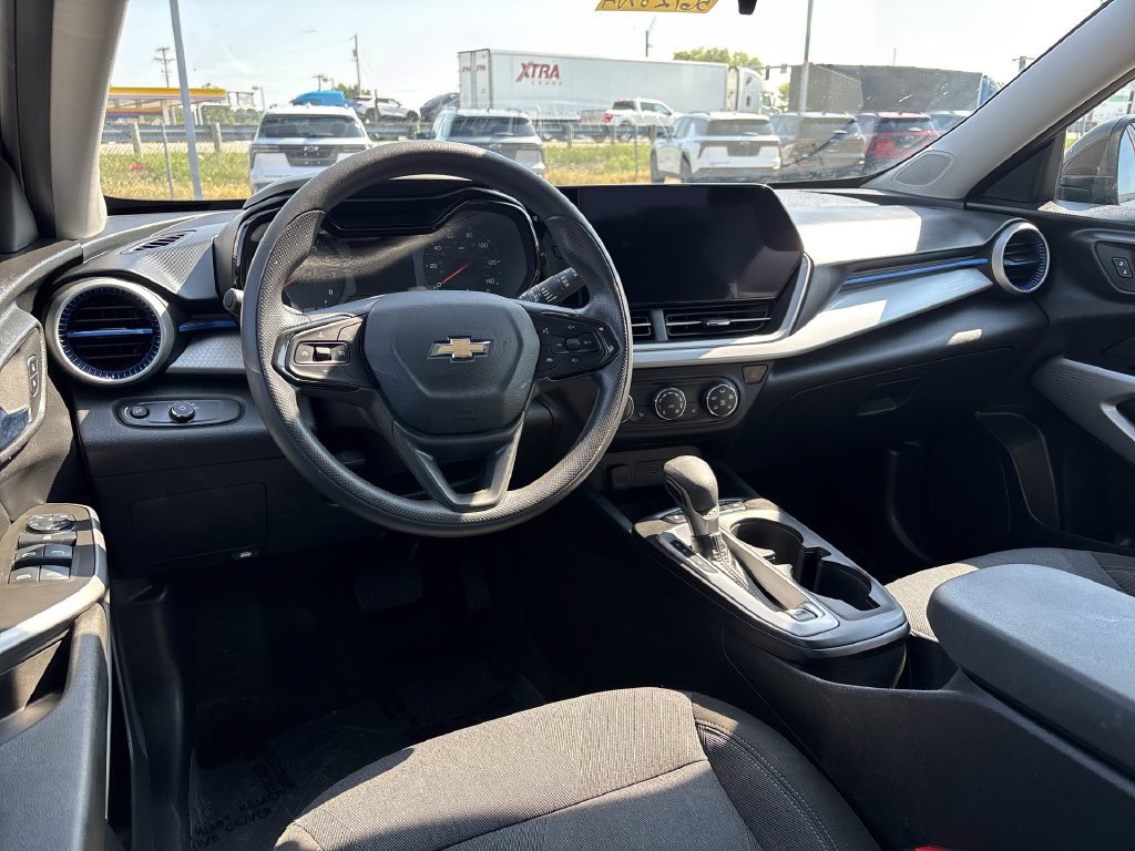 Used 2024 Chevrolet Trax LS w/ LS Convenience Package FWD image 17
