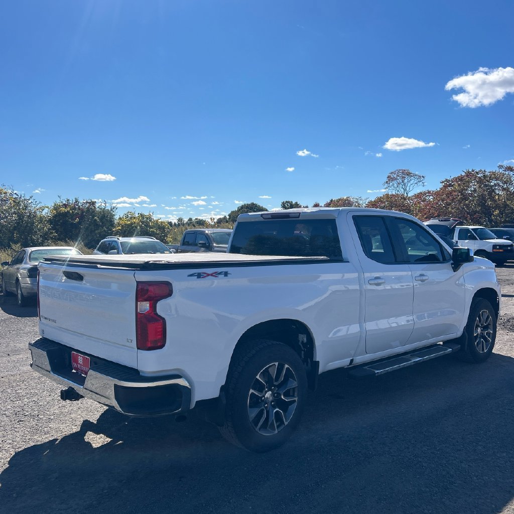 Used 2023 Chevrolet Silverado 1500 LT AWD/4WD image 5