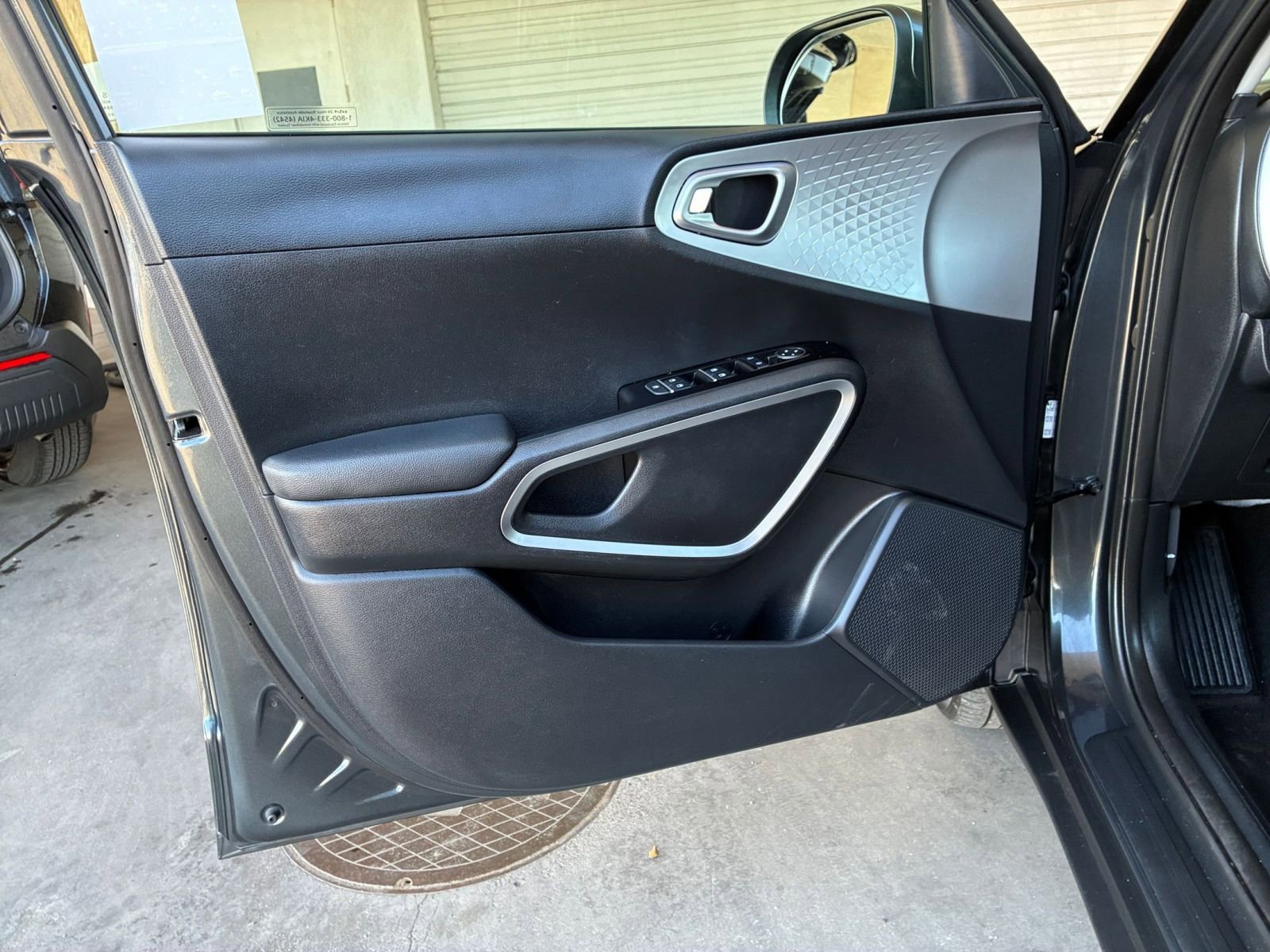 Used 2025 Kia Soul LX w/ LX Technology Package image 18