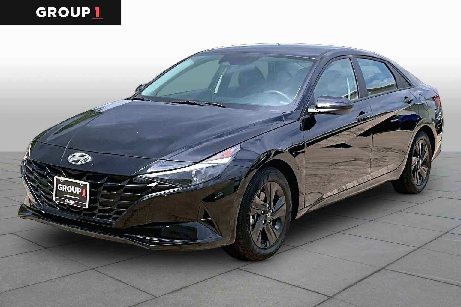 Used 2023 Hyundai Elantra SEL image 1