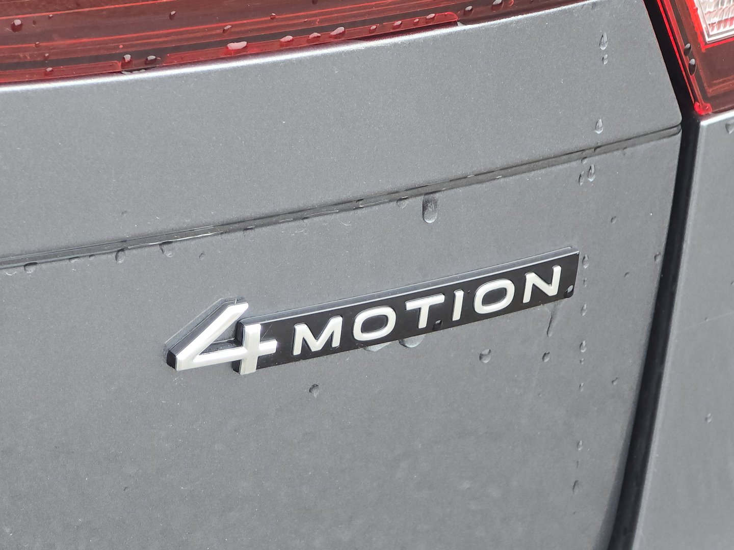 Used 2022 Volkswagen Tiguan SE R-Line AWD/4WD image 5