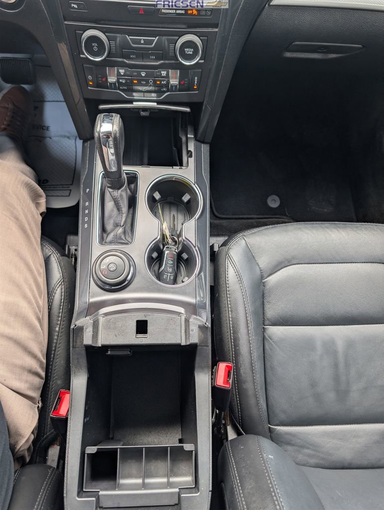 Used 2017 Ford Explorer XLT w/ Equipment Group 202A image 13