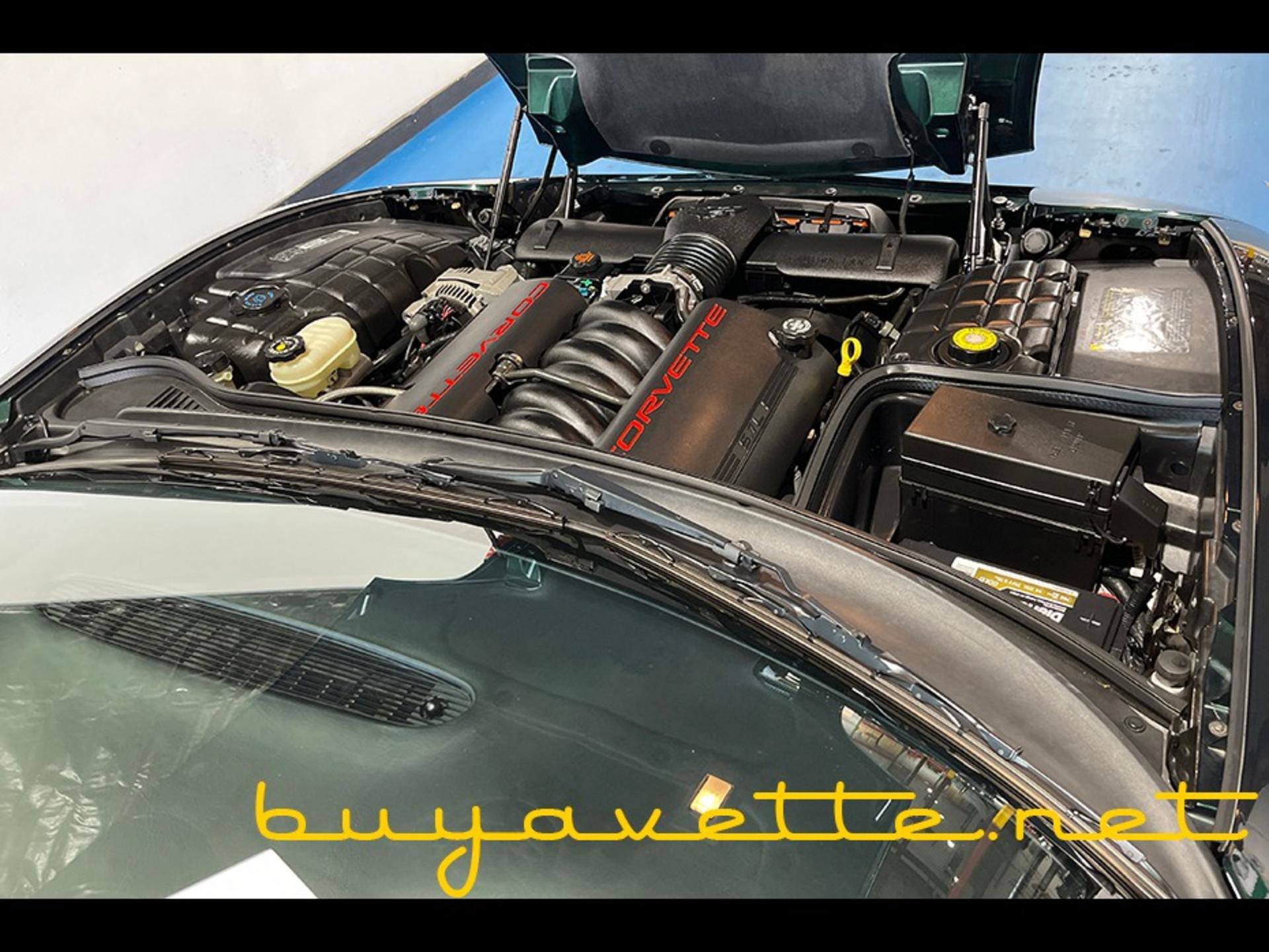 Used 2001 Chevrolet Corvette Convertible w/ Preferred Equipment Group2 RWD image 28
