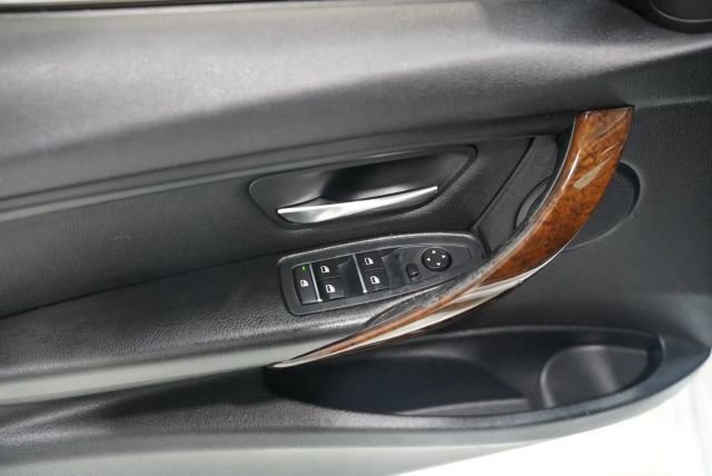 Used 2016 BMW 320i Sedan RWD image 10