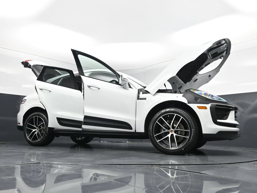 New 2026 Porsche Macan AWD/4WD image 33