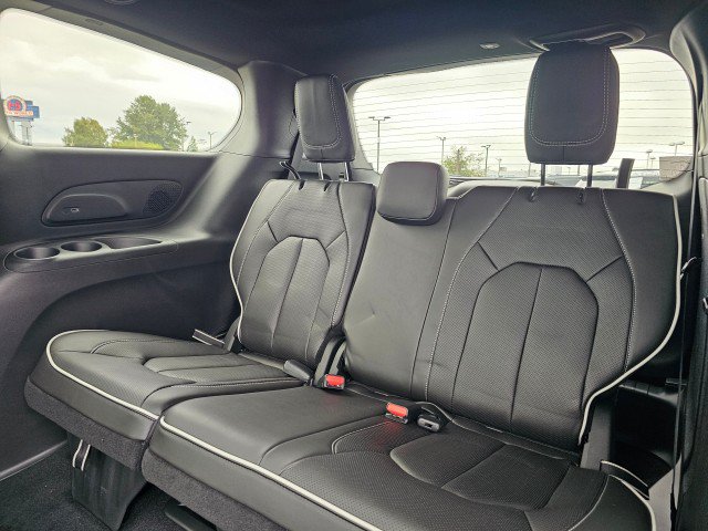 New 2026 Chrysler Pacifica Limited FWD image 22