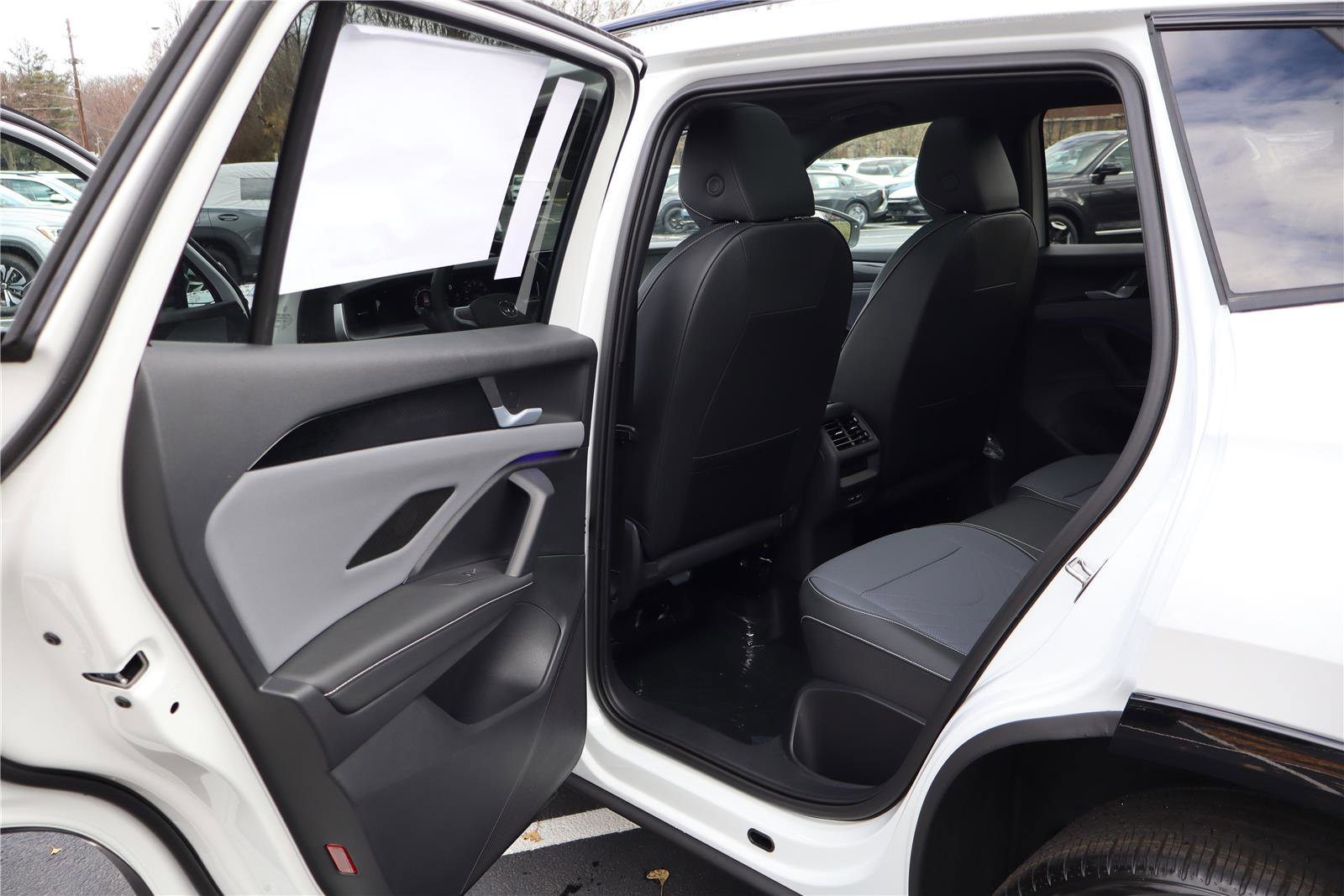 New 2026 Volkswagen Tiguan SE R-Line image 23