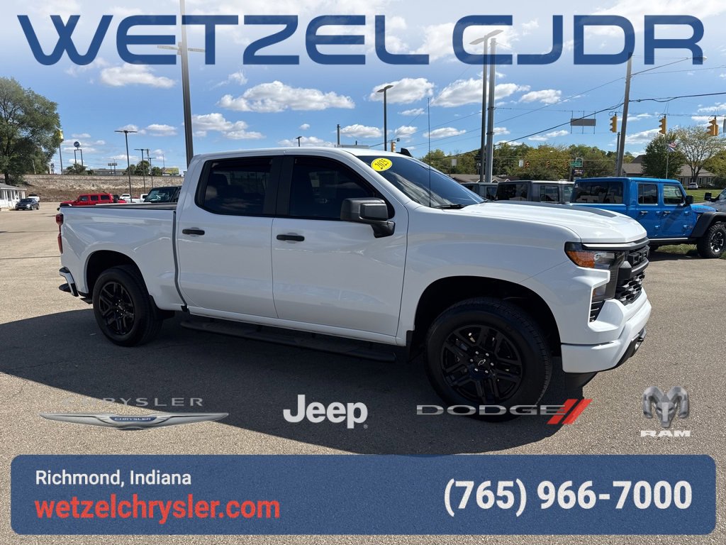 Used 2025 Chevrolet Silverado 1500 Custom image 1