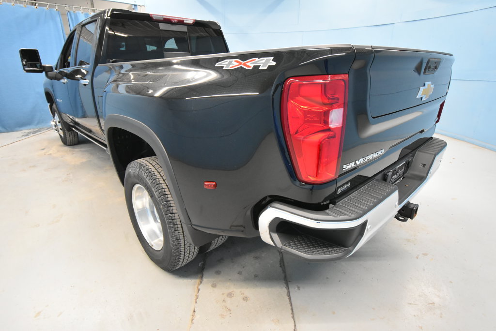 Used 2024 Chevrolet Silverado 3500 LTZ w/ LTZ Plus Package AWD/4WD image 32